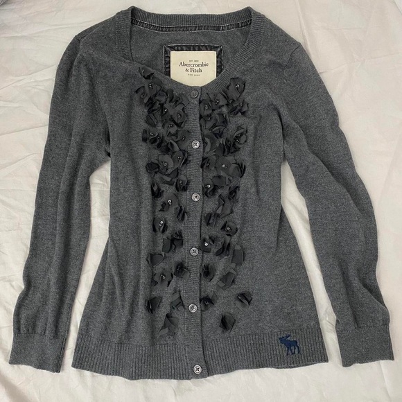 rare 2000s grey abercrombie & fitch cardigan with black ruffle flower detailing - Picture 2 of 6